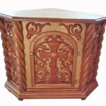 Трикутний жертовник із дверцятами (дерево) 80х80х90 см